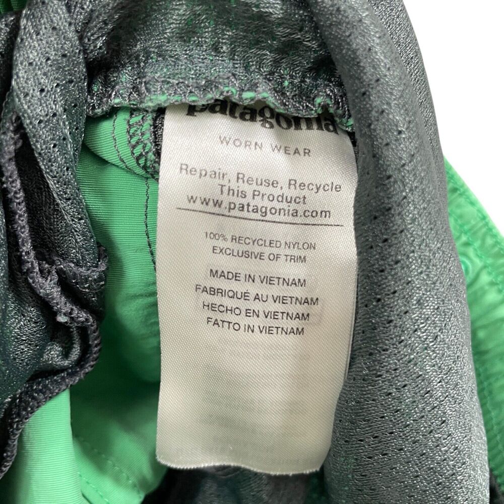 Patagonia XL Boy's Green Swim Shorts‎ Pockets 100% Nylon Lined - Picture 4 of 5